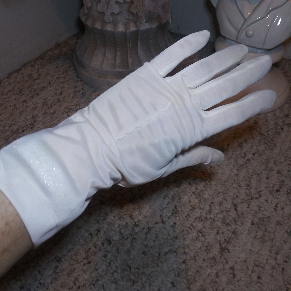Vintage 1950's Cream Nylon Dress Gloves